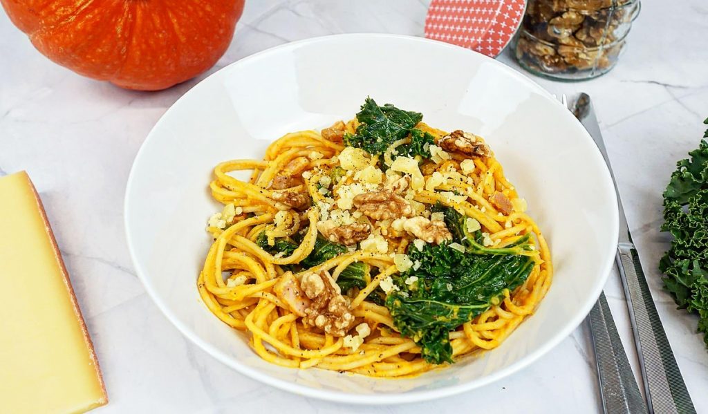 Spaghetti crème de potimarron, chou kale, lardon et noix