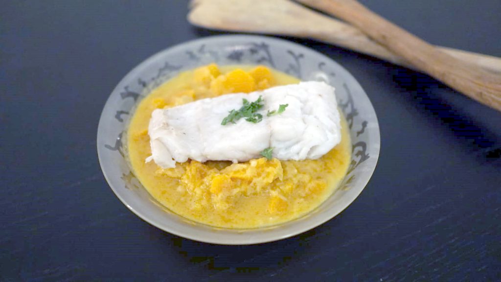 Nage orientale de poisson à la courge marinée
