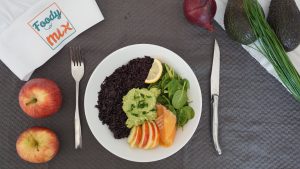 Bowl avocat, truite fumée, riz noir et granny