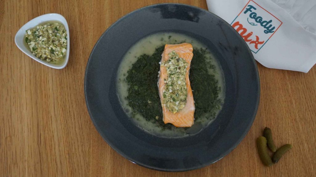 Filet de truite à la sauce gribiche sur lit d'épinards