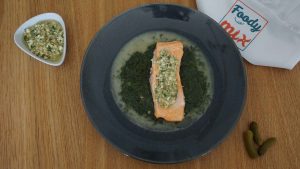 Filet de truite à la sauce gribiche sur lit d'épinards