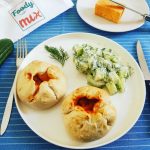 American Buns au cheddar, salade de concombre à l'aneth