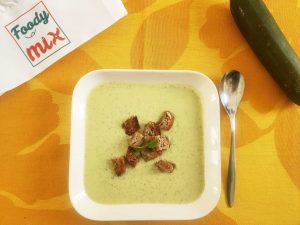 Velouté de courgettes au mascarpone et crouton à l'ail