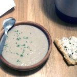 Velouté de champignons de Paris et ses toasts au fromage frais