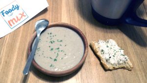 Velouté de champignons de Paris et ses toasts au fromage frais