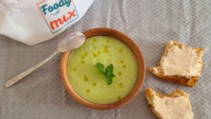 Gaspacho concombre-menthe et ses tartinades au chèvre frais