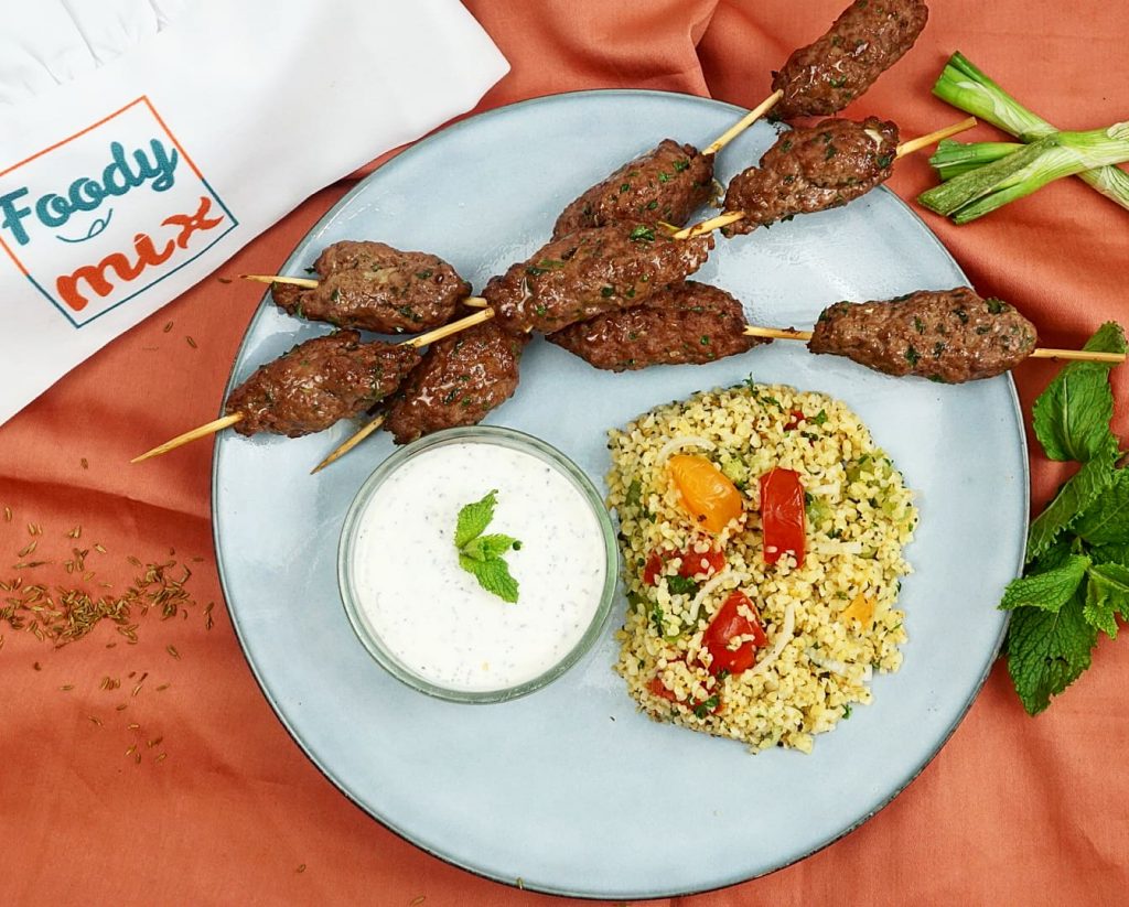 Keftas, taboulé libanais et sauce blanche à la menthe