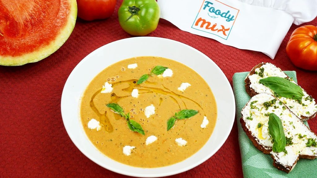 Gaspacho de tomate et pastèque au basilic avec ses tartines de chèvre frais