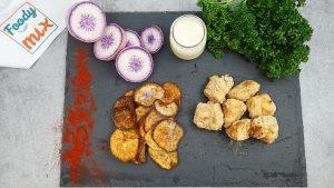 Nuggets au poulet, chips de pommes de terre et mayonnaise au paprika fumée