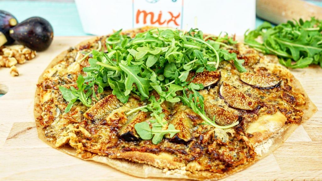 Pizza aux figues, roquette et bleu de sassenage