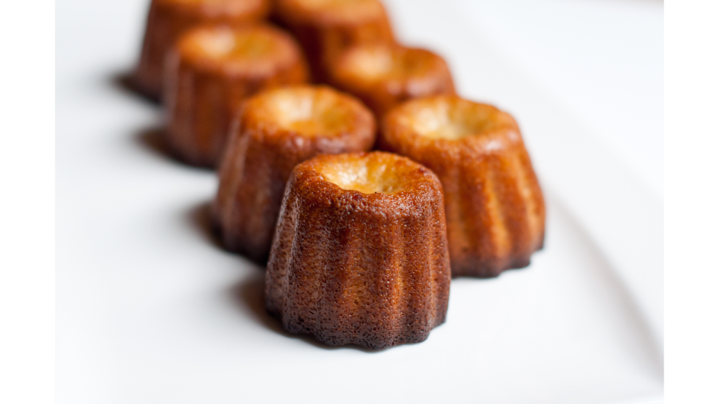 Cannelés ibériques de polenta, salade fraîche