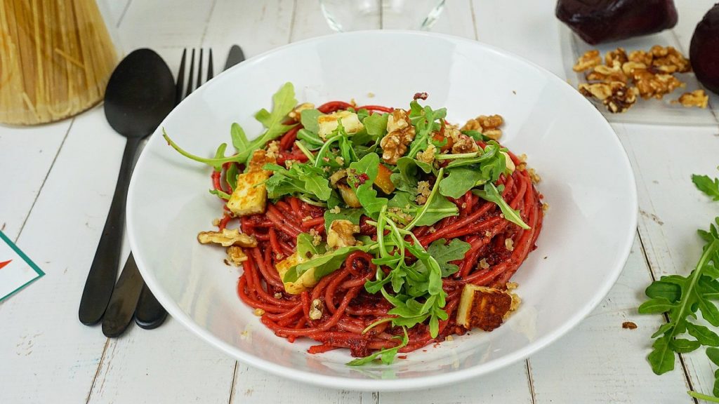 Pink Spaghetti Pasta, Halloumi poêlé et roquette