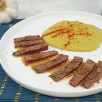 Bœuf snacké et purée de pois cassée