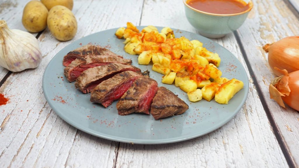 Pièce de notre artisan boucher et patatas bravas