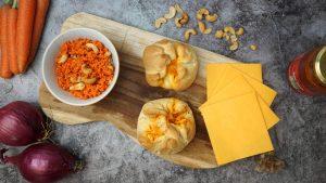 American Buns au cheddar maturé, salade Carotte Gyoza