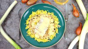 Filet de poisson blanc, sauce crémeuse et tagliatelle aux poireaux