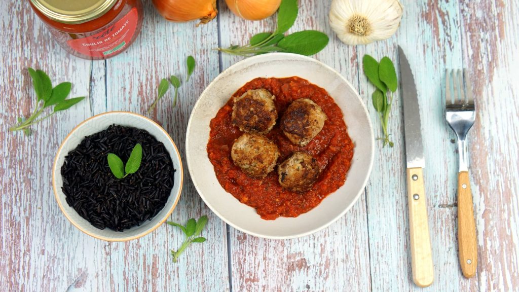 Boulettes de veau panées à la sauge, riz noir camarguais