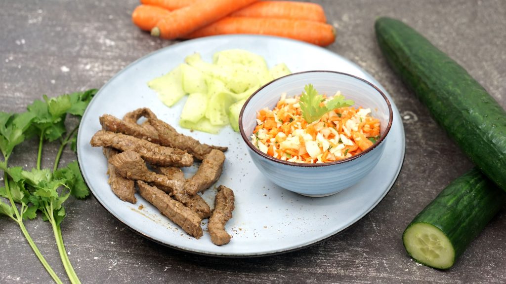 Emincé de bœuf à la coréenne, cocktail de crudités du pays