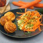 Muffins à la crème de courgette et aux pépites de chorizo, salade de crudité du soleil