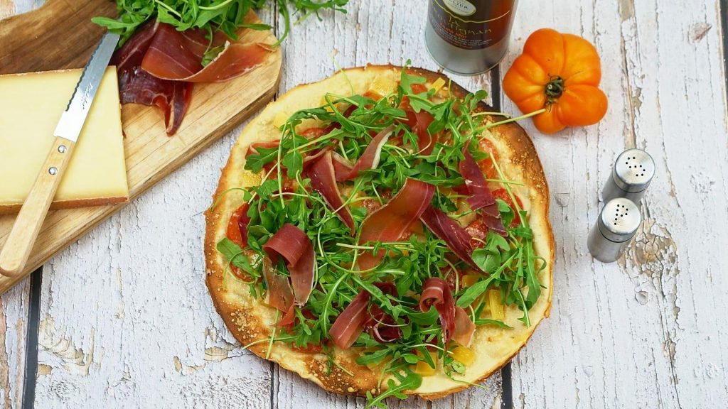 Pizza Rucola, jambon du pays, roquette et mozza di buffala