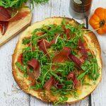 Pizza Rucola, jambon du pays, roquette et mozza di buffala
